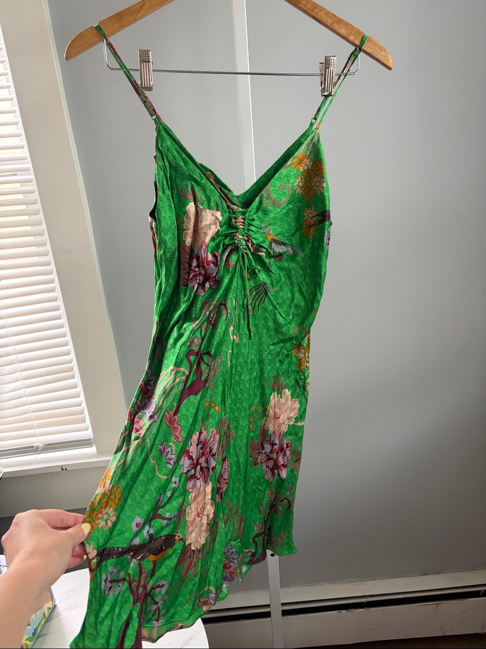 Zara floral print satin slip dress spaghetti straps and a ruched V-neckline. - Picture 4 of 8